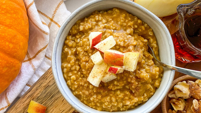 oatmeal in bowl 