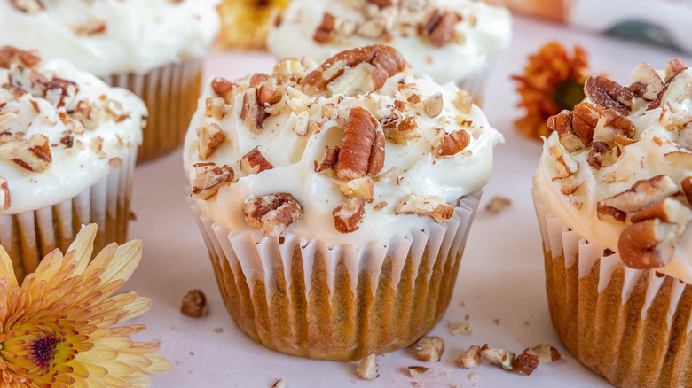 pumpkin pecan cupcakes