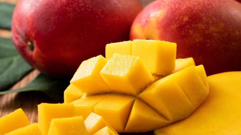 Cut and uncut mangos