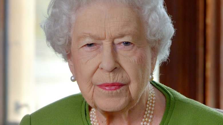 Queen Elizabeth wearing pearls