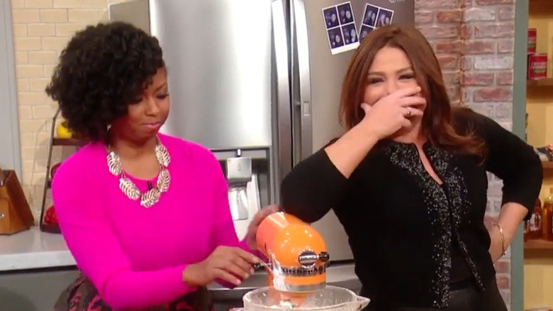 Rachael Ray mixing bowl video clip