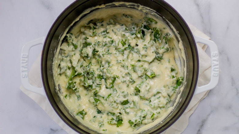Rachael Ray's macaroni and cheese with a twist sauce 