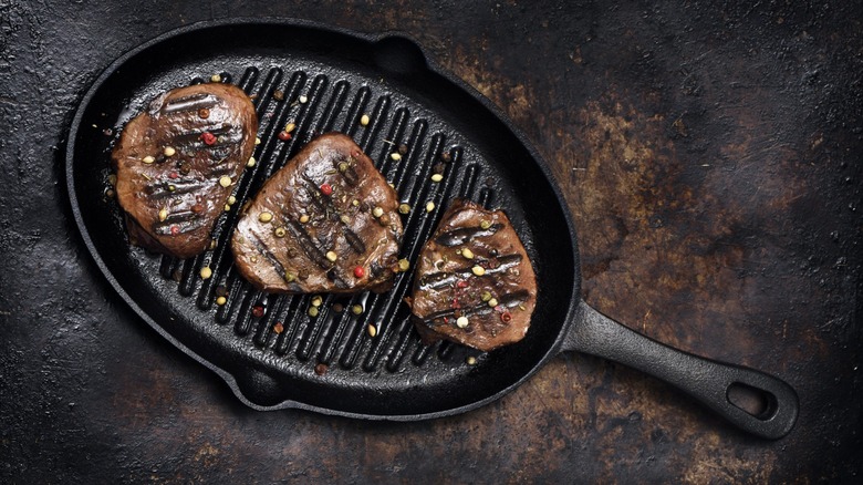 Steak in cast-iron griddle