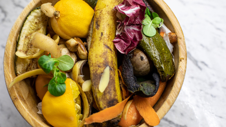 A garbage bowl full of food scraps
