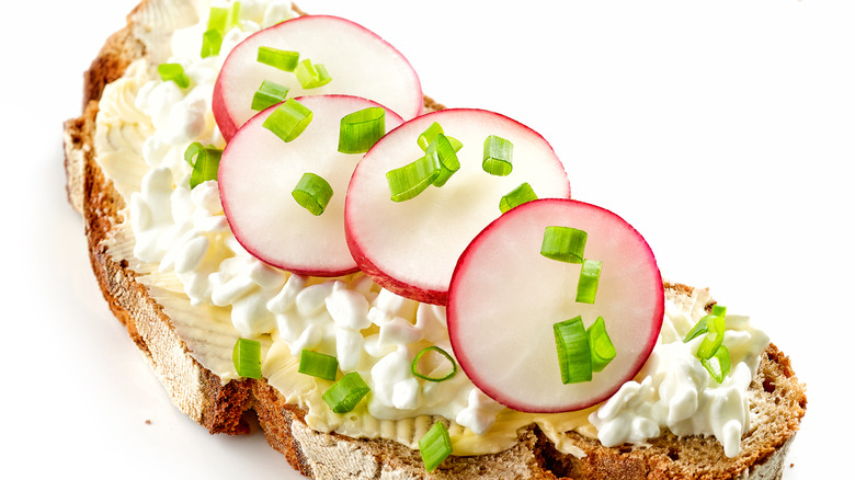 Cut radishes on toast with chips and cottage cheese