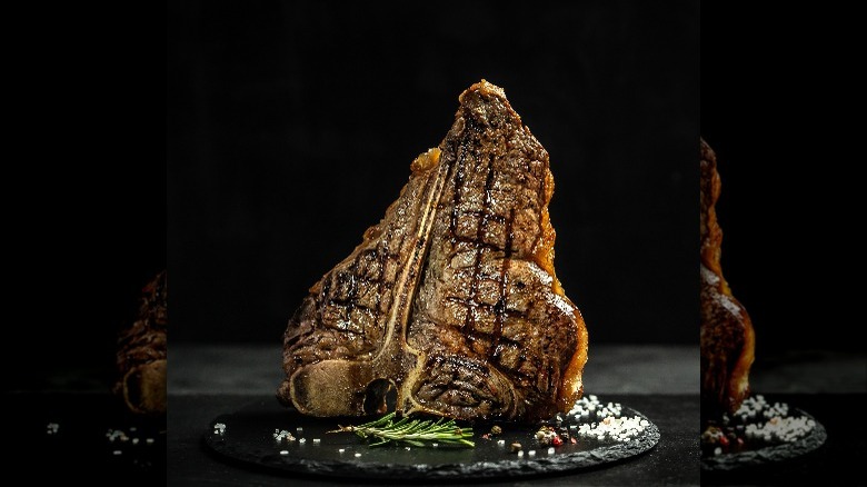   Gegrilltes Porterhouse-Steak