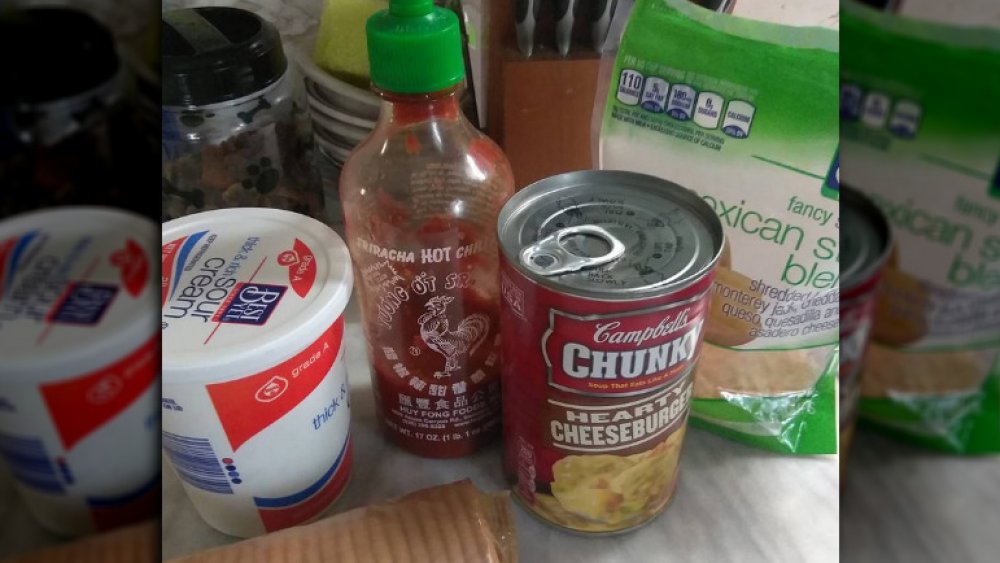 https://www.mashed.com/img/gallery/ranking-popular-canned-soups-from-worst-to-best/campbells-chunky-hearty-cheeseburger-soup-1585257934.jpg