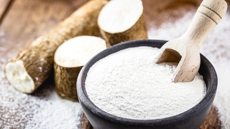 Cassava flour and slices