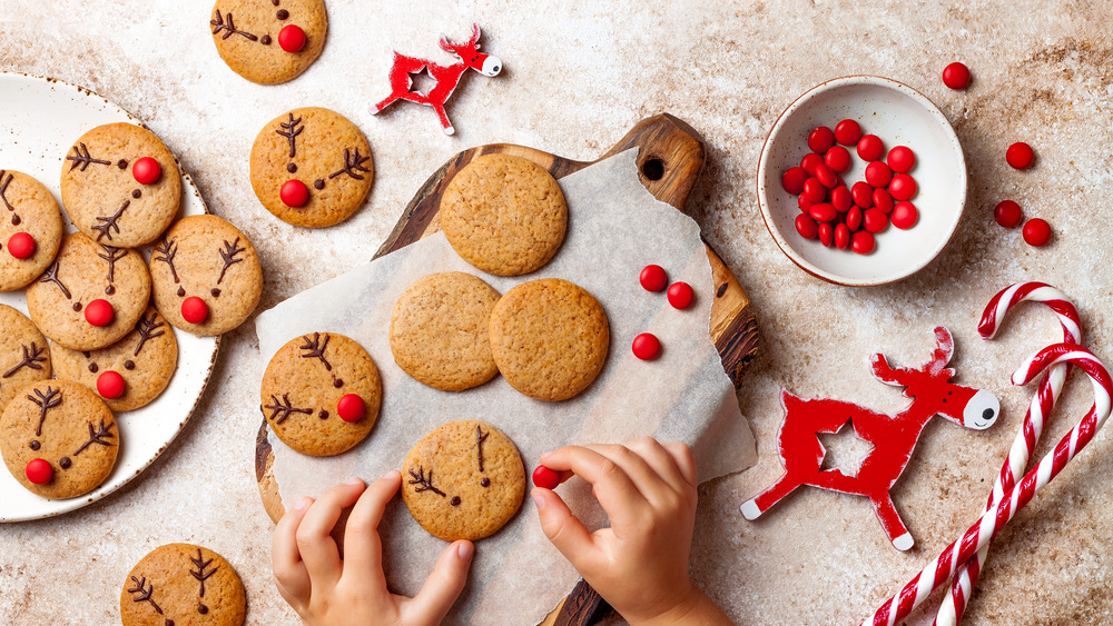 Decorating cookies