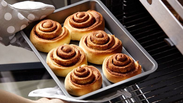 A heat-resistant baking pan filled with cinnamon rolls