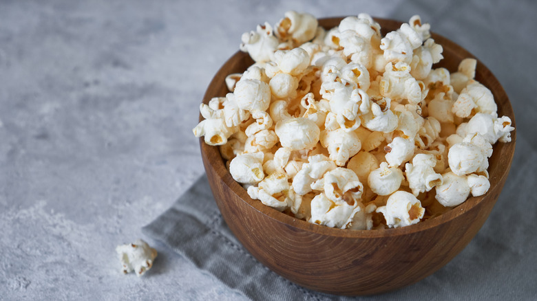 Bowl of popcorn 