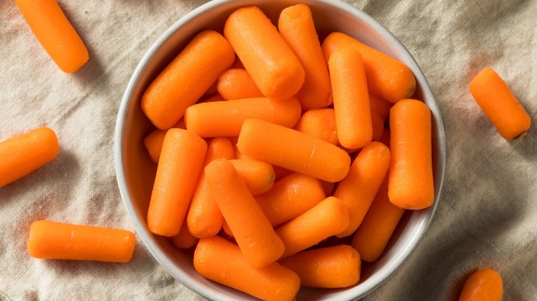 Raw organic baby carrots
