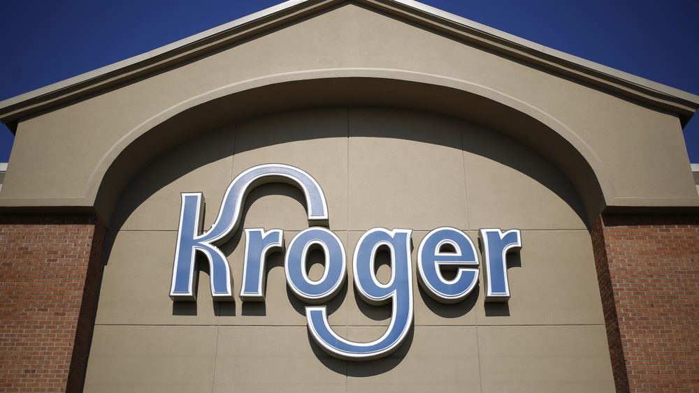 Exterior Kroger sign