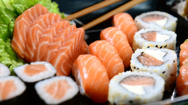 Sushi rolls in tray