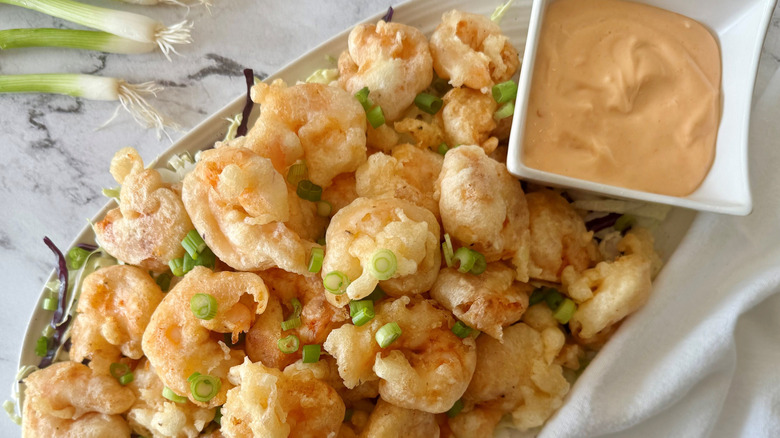 Tempura shrimp on platter with dynamite sauce
