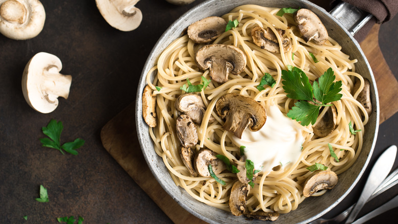 Spaghetti with mushrooms and cilantro