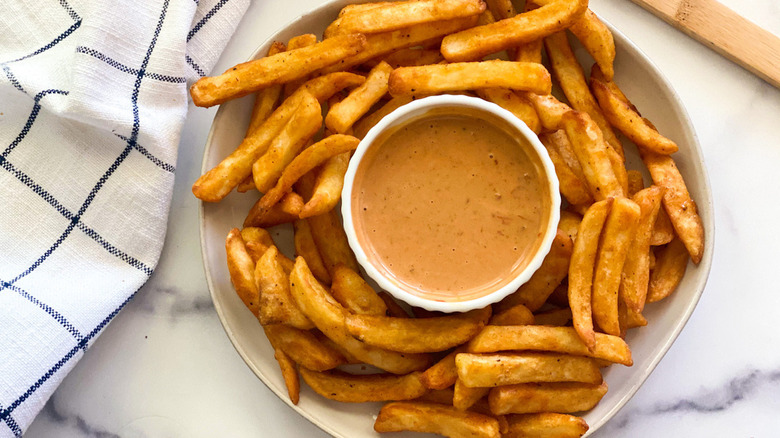 Red Robin Campfire Sauce and fries