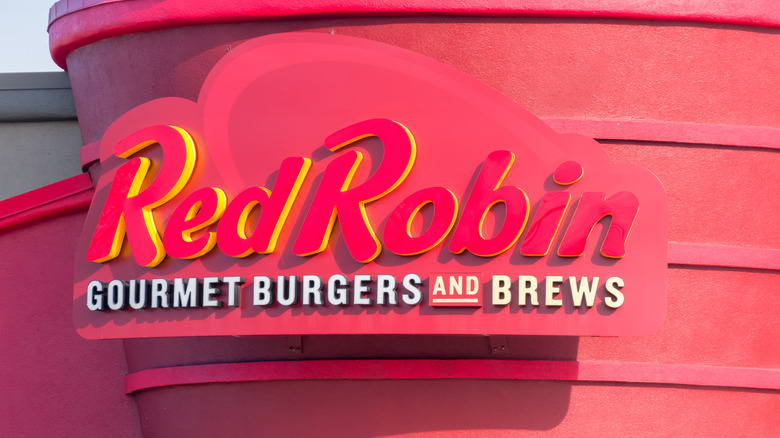 Red Robin restaurant sign