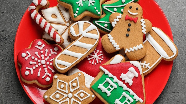 A plate of festive gingerbread cookies