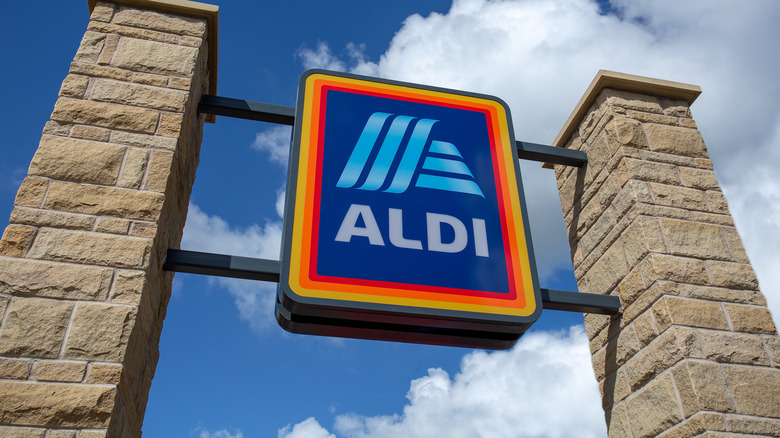 Aldi sign exterior