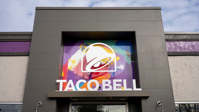 Exterior of Taco Bell building