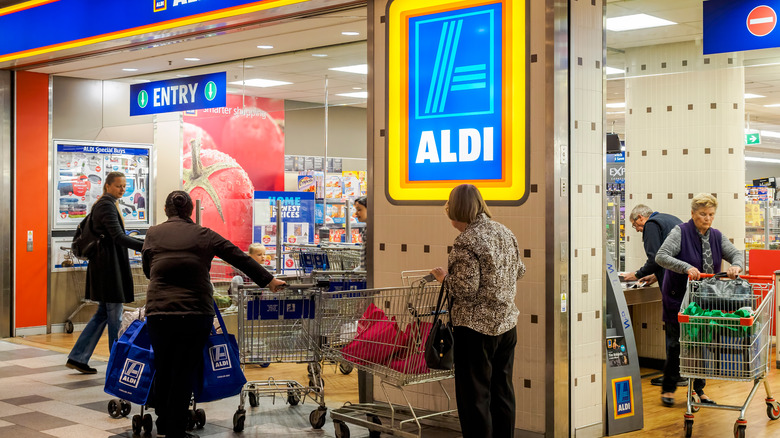 Aldi customers 