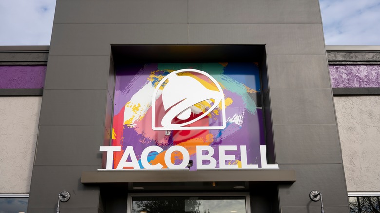 Taco Bell sign