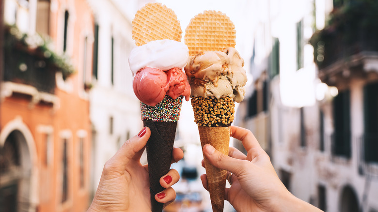 2 hands holding gelato