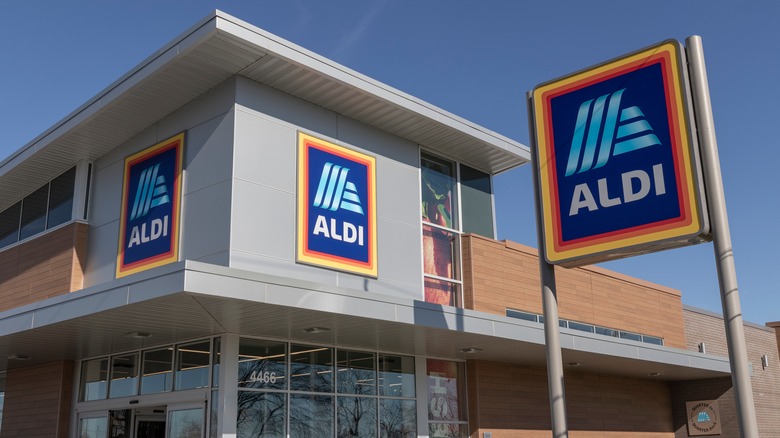 Aldi storefront 