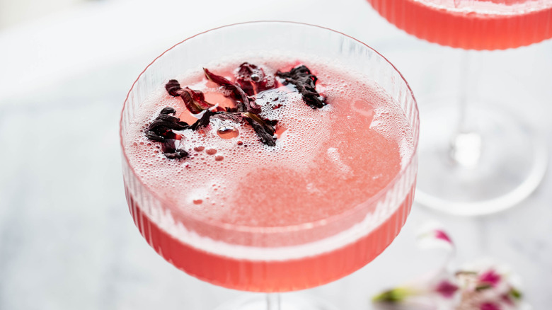 refreshing cosmopolitan in glass