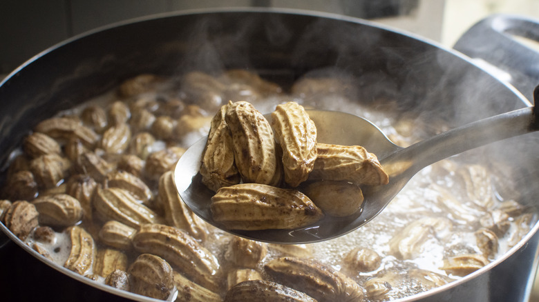 pot of boiled peanuts