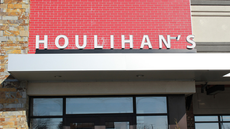Sign from a Houlihans restaurant in Kansas