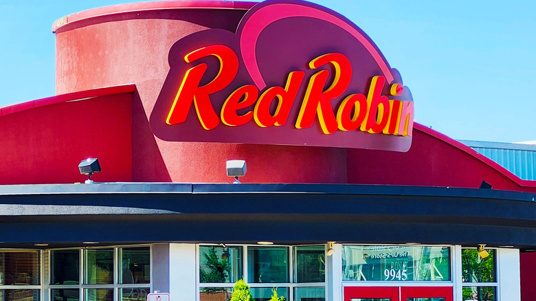 sign from Red Robin on the front of a restaurant in Virginia