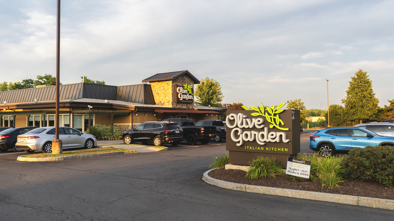Cars park outside an Olive Garden.