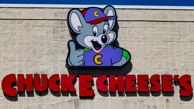 chuck e cheese sign