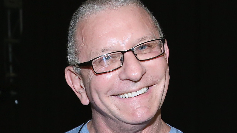 Robert Irvine smiling 