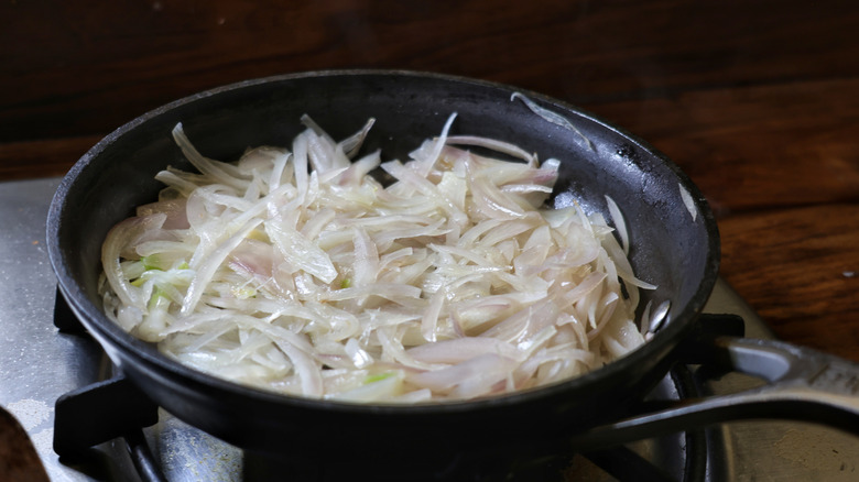 small skillet of cooked sliced shallots