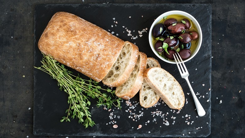 Restaurants That Serve The Best Free Bread