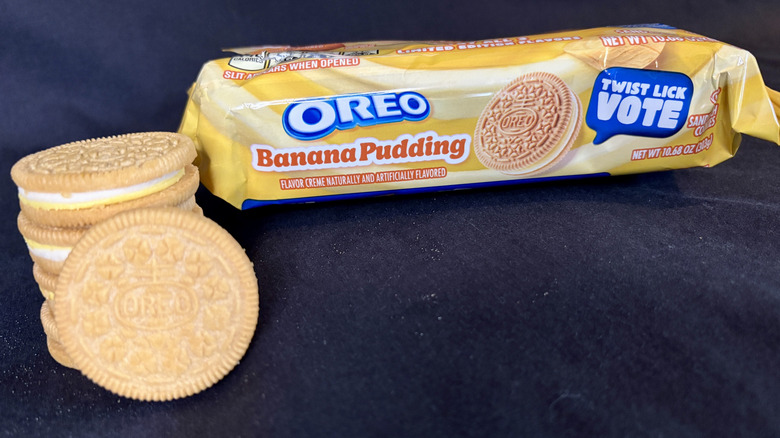 White cookie Oreos next to package of Banana Pudding Oreos
