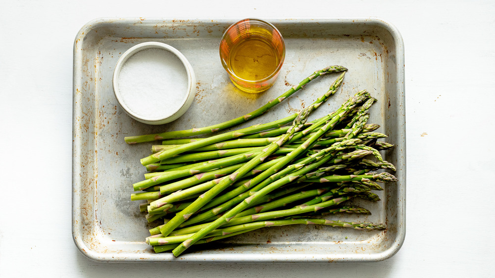 asparagus recipe ingredients including olive oil and salt