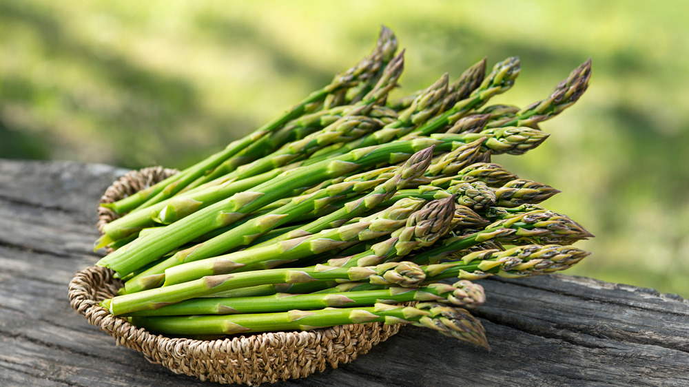 a bunch of asparagus