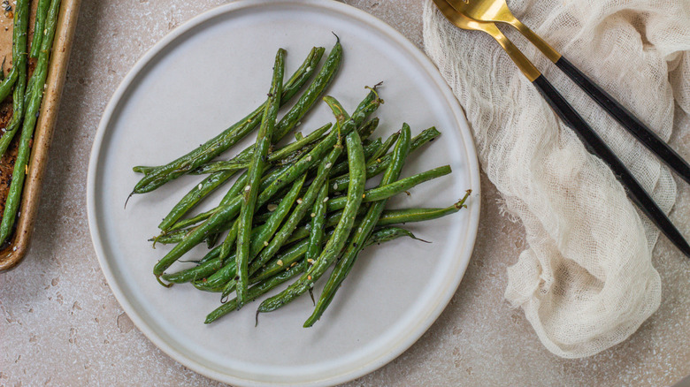 green beans on a plate