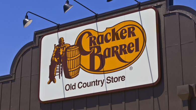 Cracker Barrel storefront 