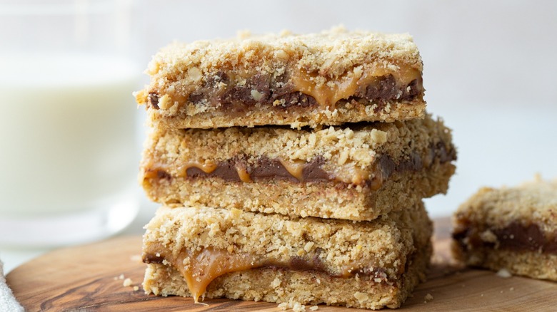 chocolate caramel oatmeal bars