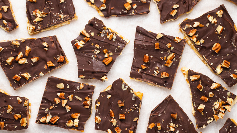 chocolate pecan toffee saltines