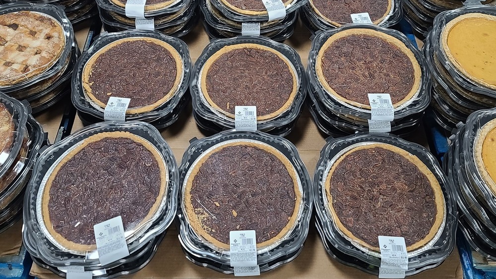 pecan pie display at sams club 