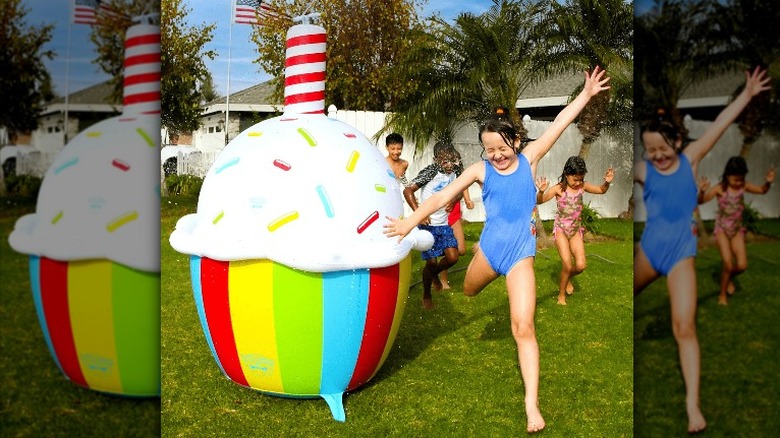 Giant inflatable cupcake sprinkler