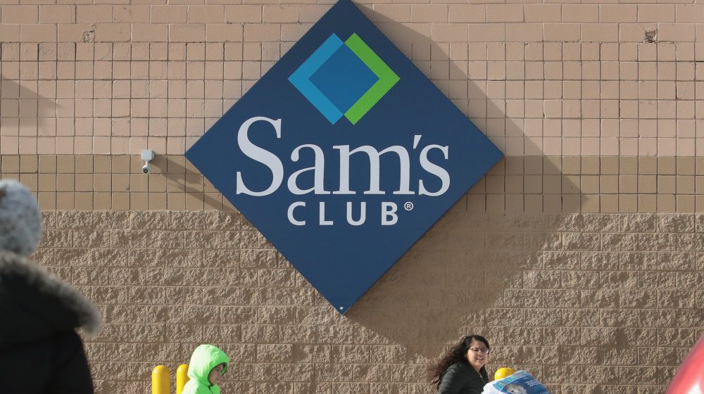 Sam's Club signage