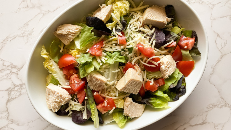 salad with chicken and tomatoes