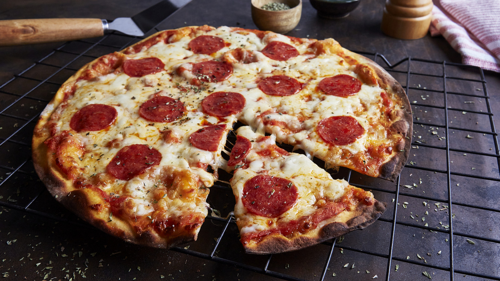 Sauce First Vs Cheese: How To Layer The Perfect Homemade Pizza